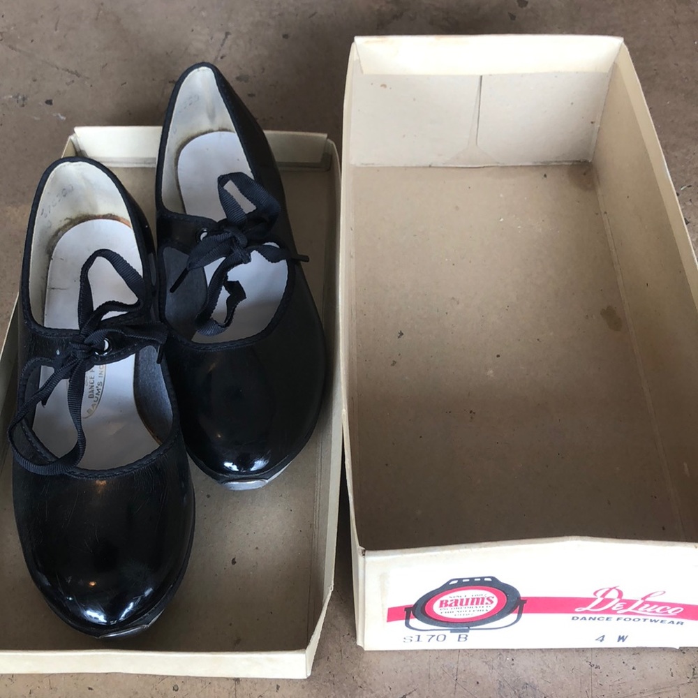 Baum’s Lady’s Tap shoes size 4 W DeLuco
